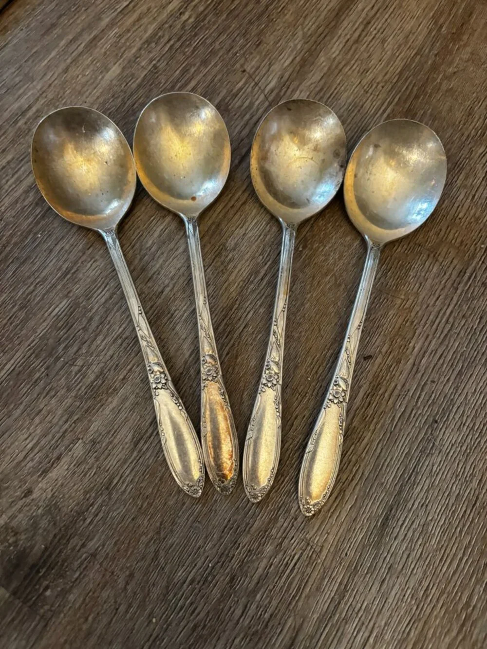 Lot 60 pieces Oneida Heirloom Silver Plate Chateau silverware flatware